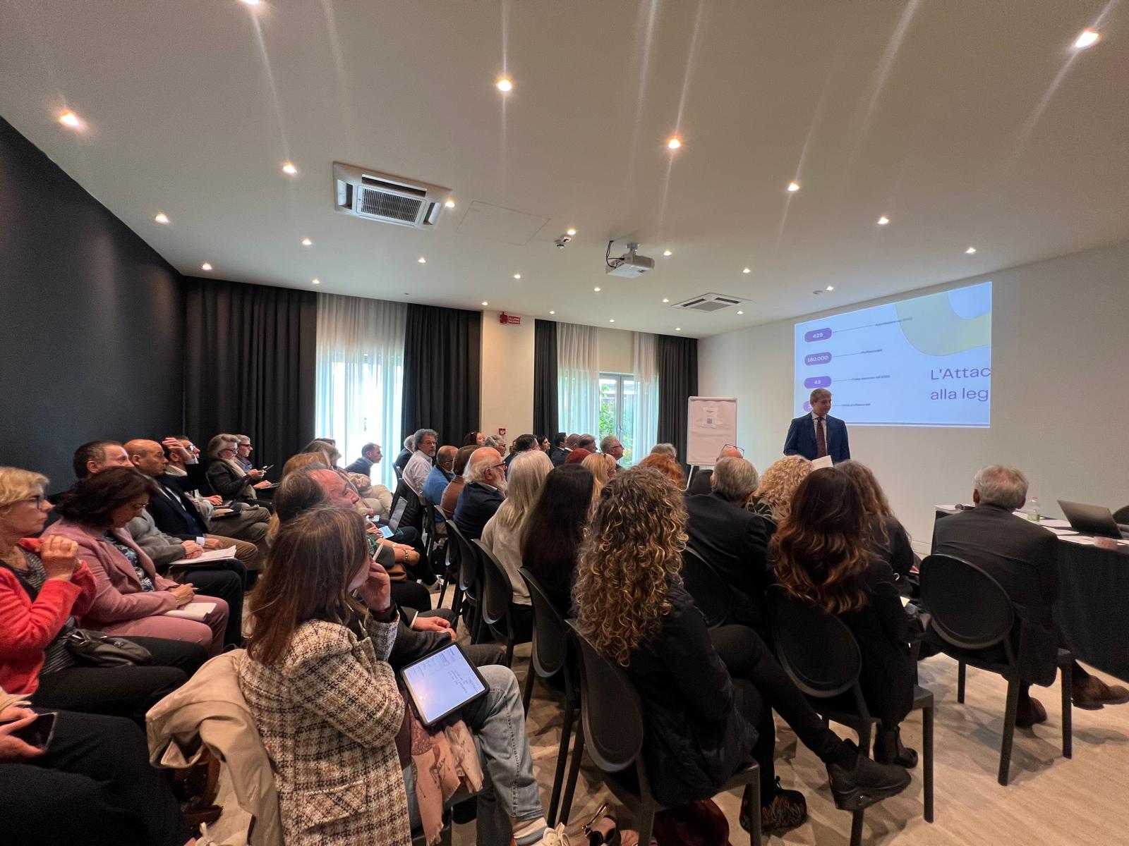 Il CoLAP chiude la due giorni di Bologna. Formazione, equità previdenziale e centralità del lavoratore al cuore dell’agenda 2026.